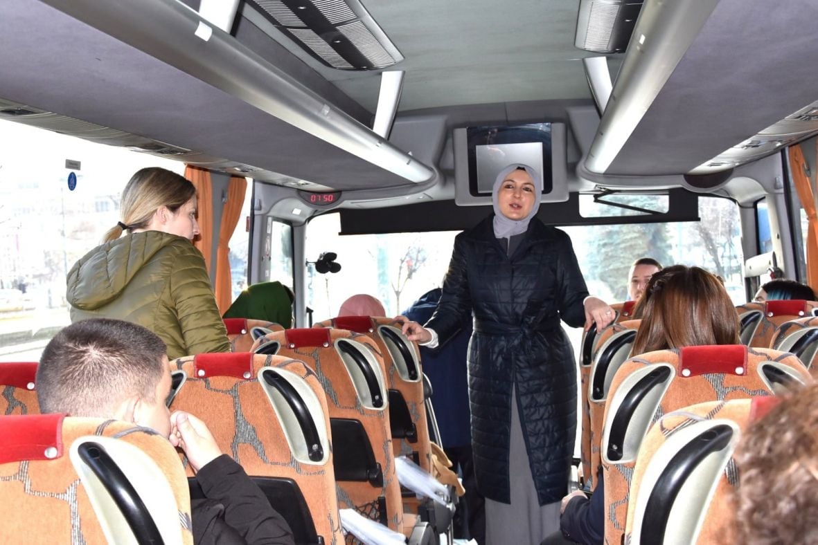 Ministrica Naida Hota-Muminović ispratila đake u Srebrenicu - undefined